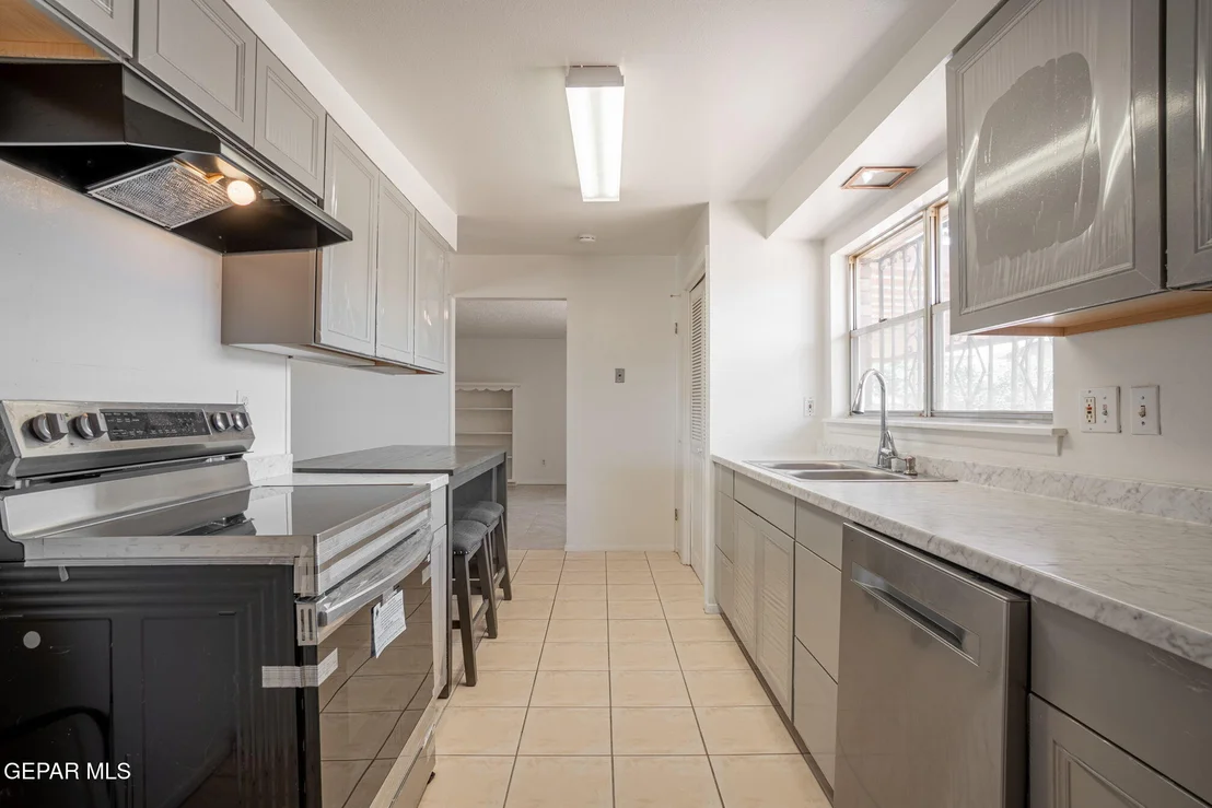 Photo of 3217 SHETLAND Road