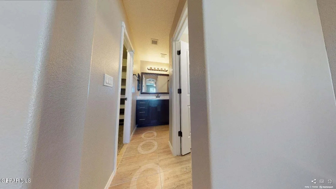 Photo of 924 Sandhurst Place