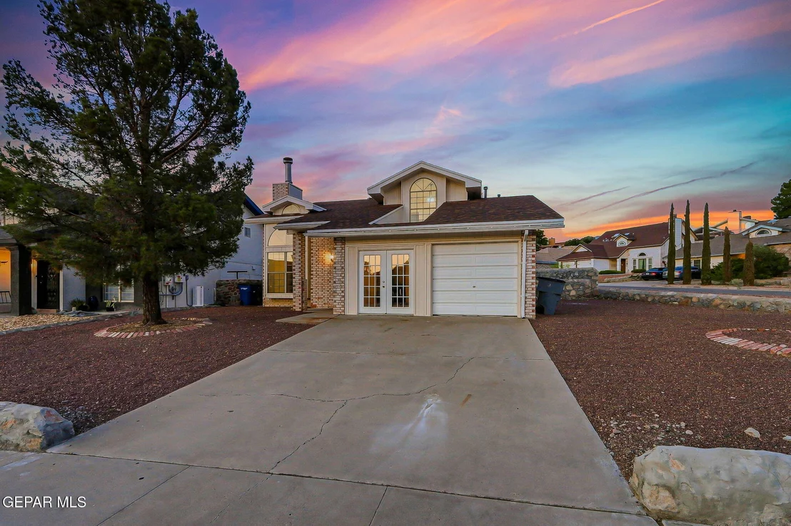 Photo of 7420 LAKEHURST Road