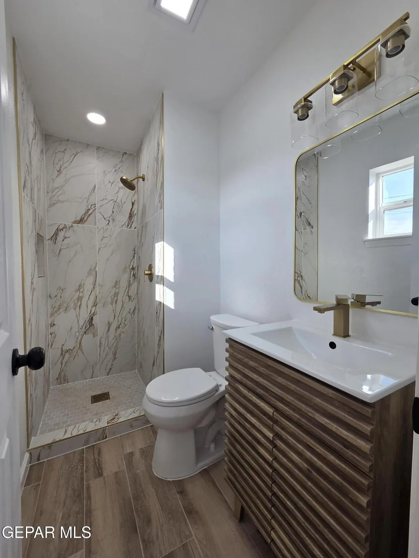 Photo of 1221 MEADOWVIEW Drive