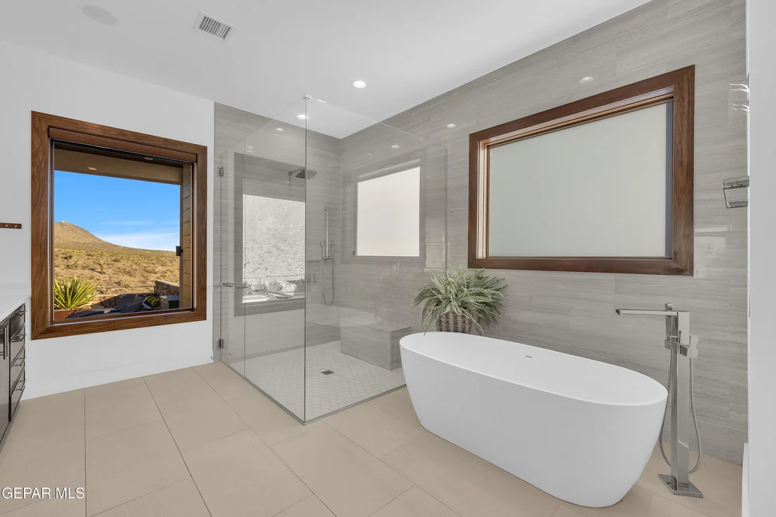 Photo of 386 ROCKY POINTE Drive