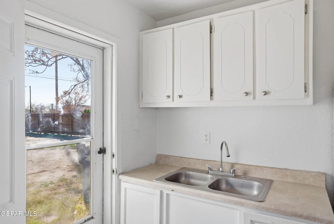 Photo of 652 VAL VERDE Street
