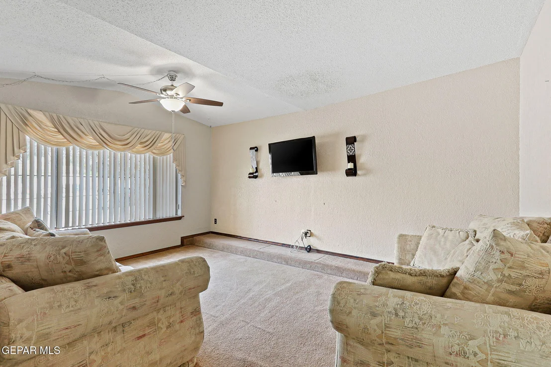 Photo of 233 MANUEL Drive