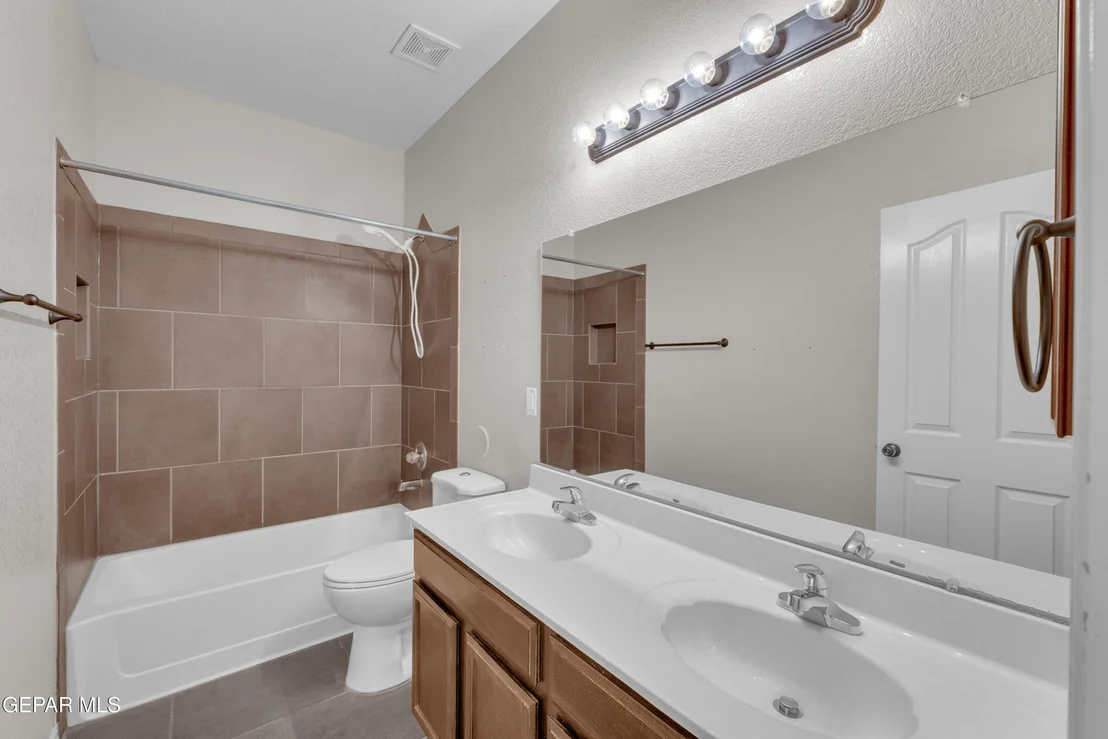 Photo of 2209 Glitter Point