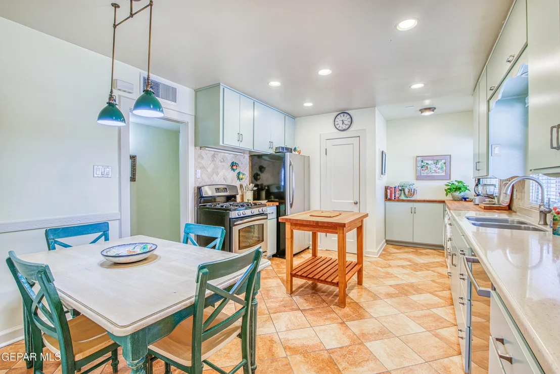 Photo of 900 MCKELLIGON Drive