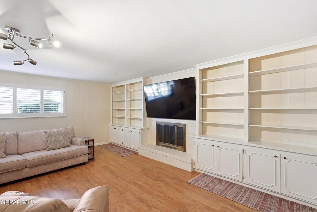 Photo of 6416 LOS ROBLES Drive