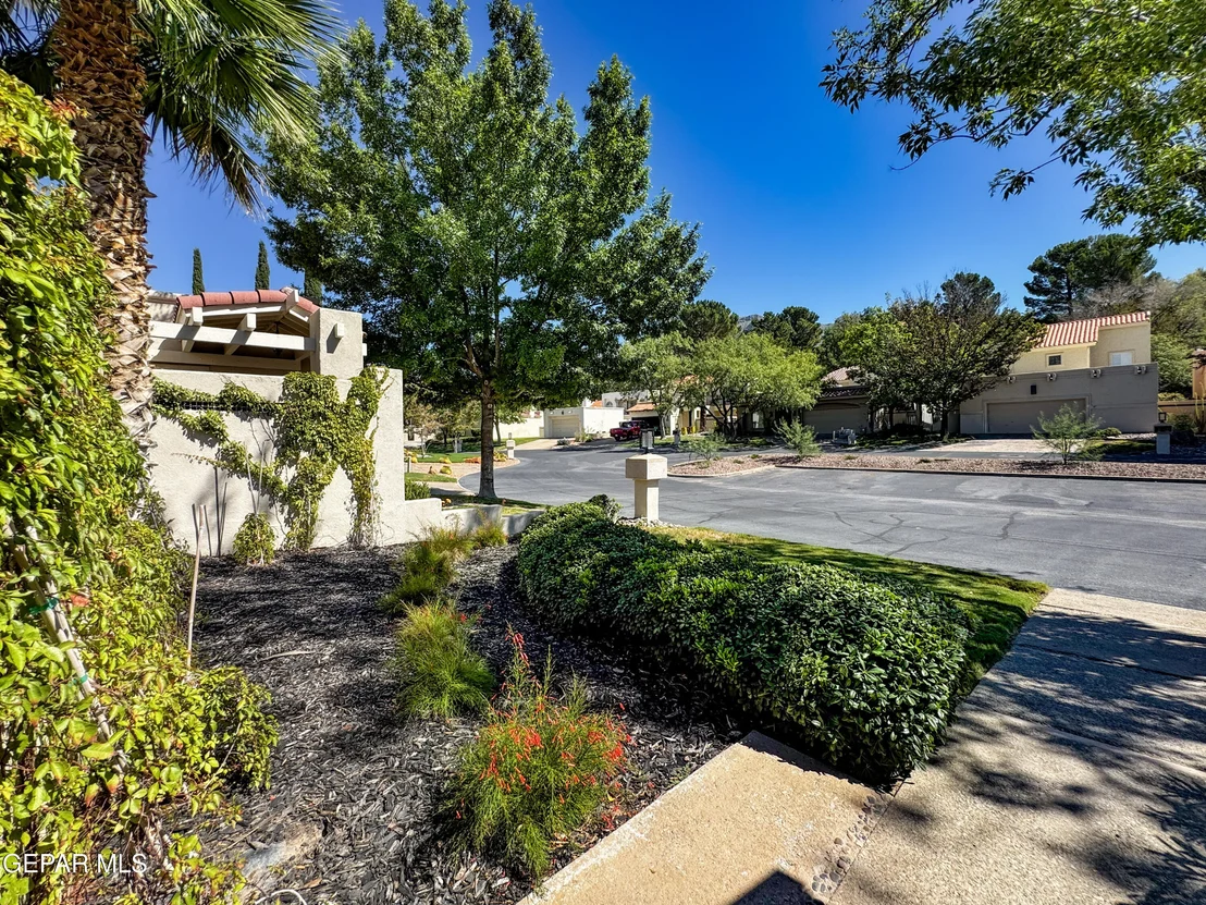 Photo of 1114 Los Jardines Circle