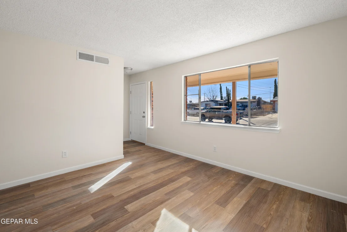 Photo of 220 MARAVILLA Drive