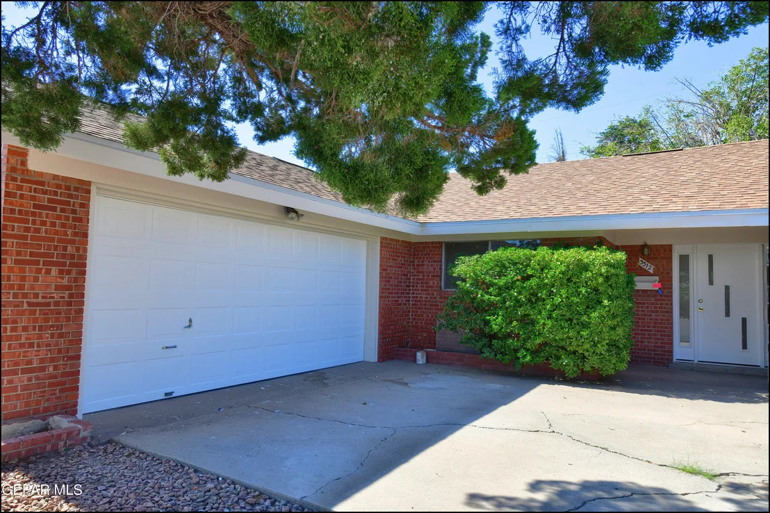 Photo of 3312 DIAMOND Drive