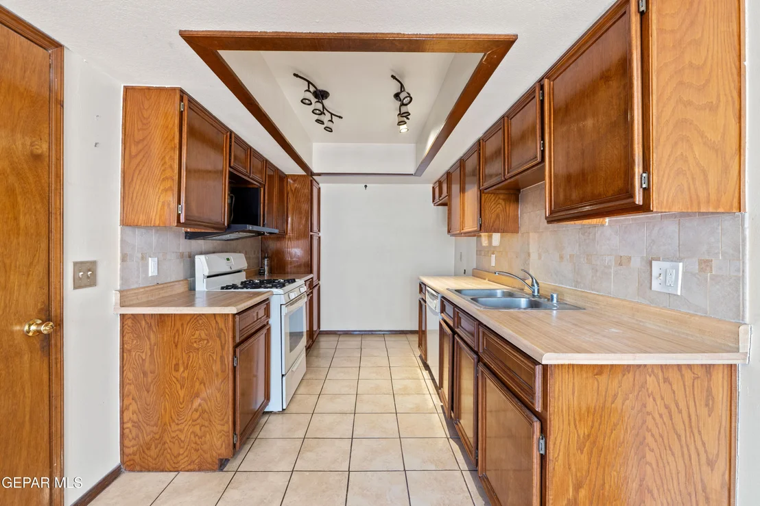 Photo of 6737 RIDGE TOP Drive