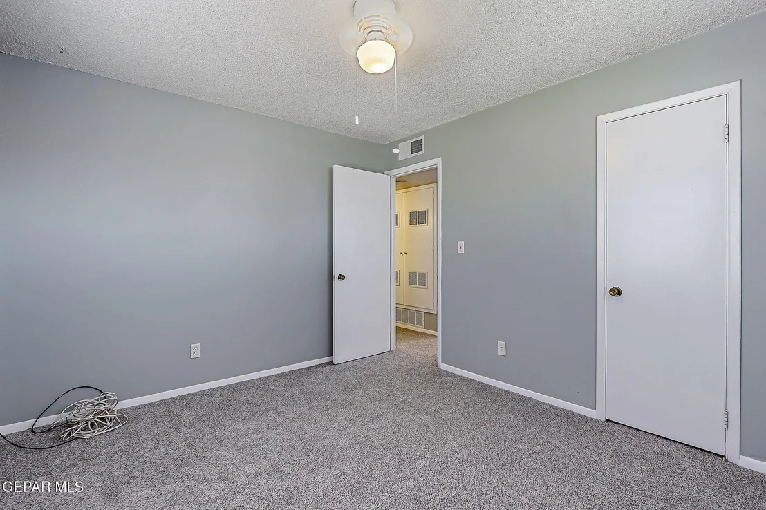 Photo of 7213 CLEMENTE Avenue