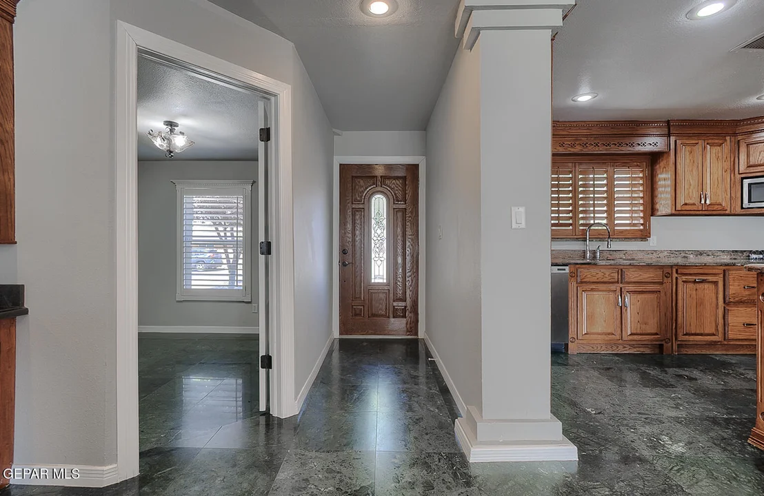 Photo of 5814 BEAUMONT Place
