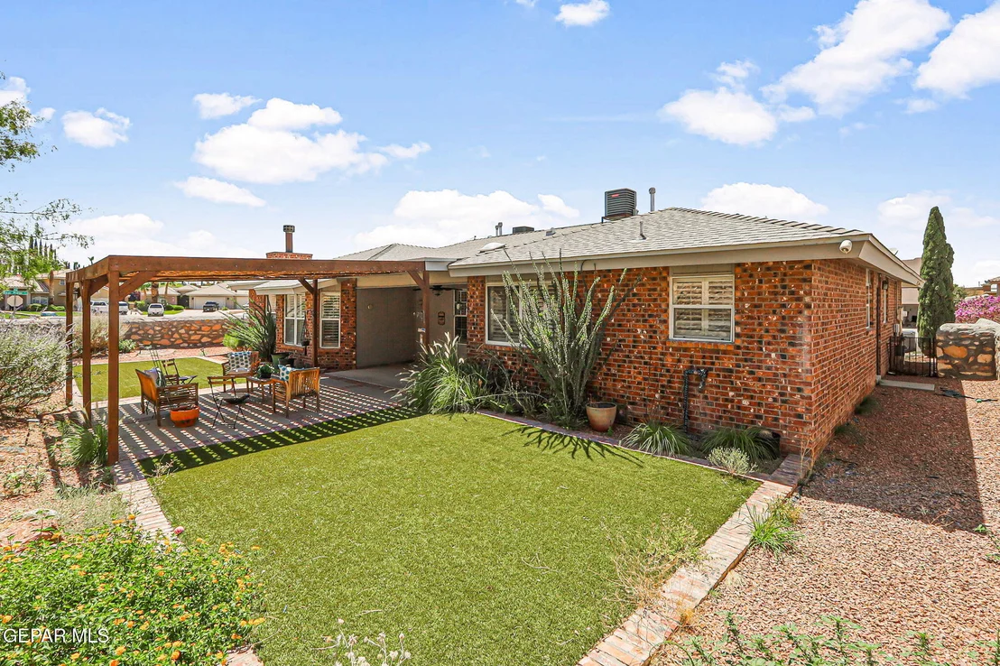 Photo of 1400 Maple Ridge Way