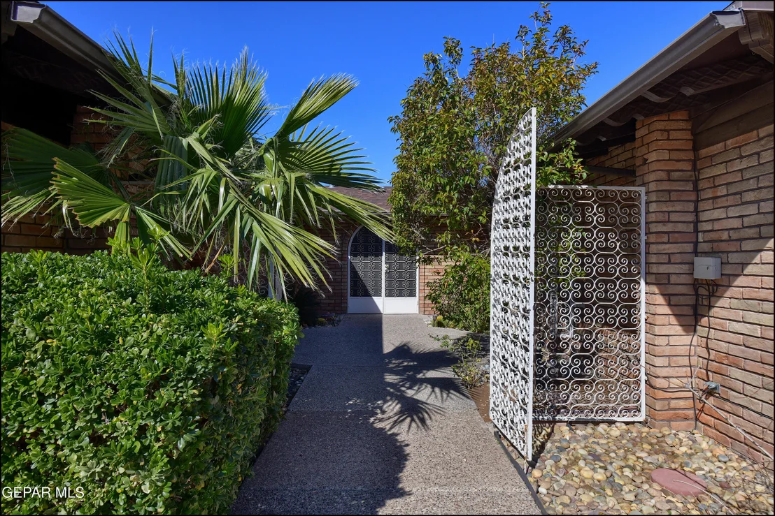 Photo of 411 CROWN POINT Drive