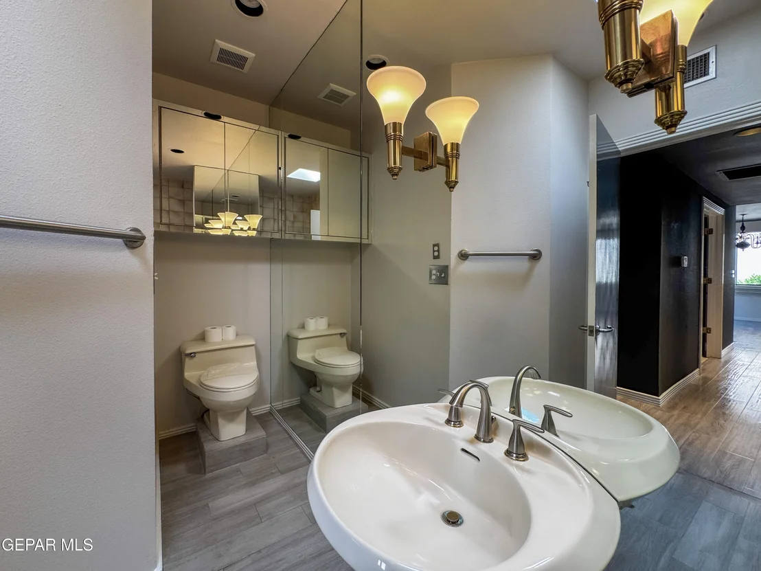 Photo of 1114 Los Jardines Circle