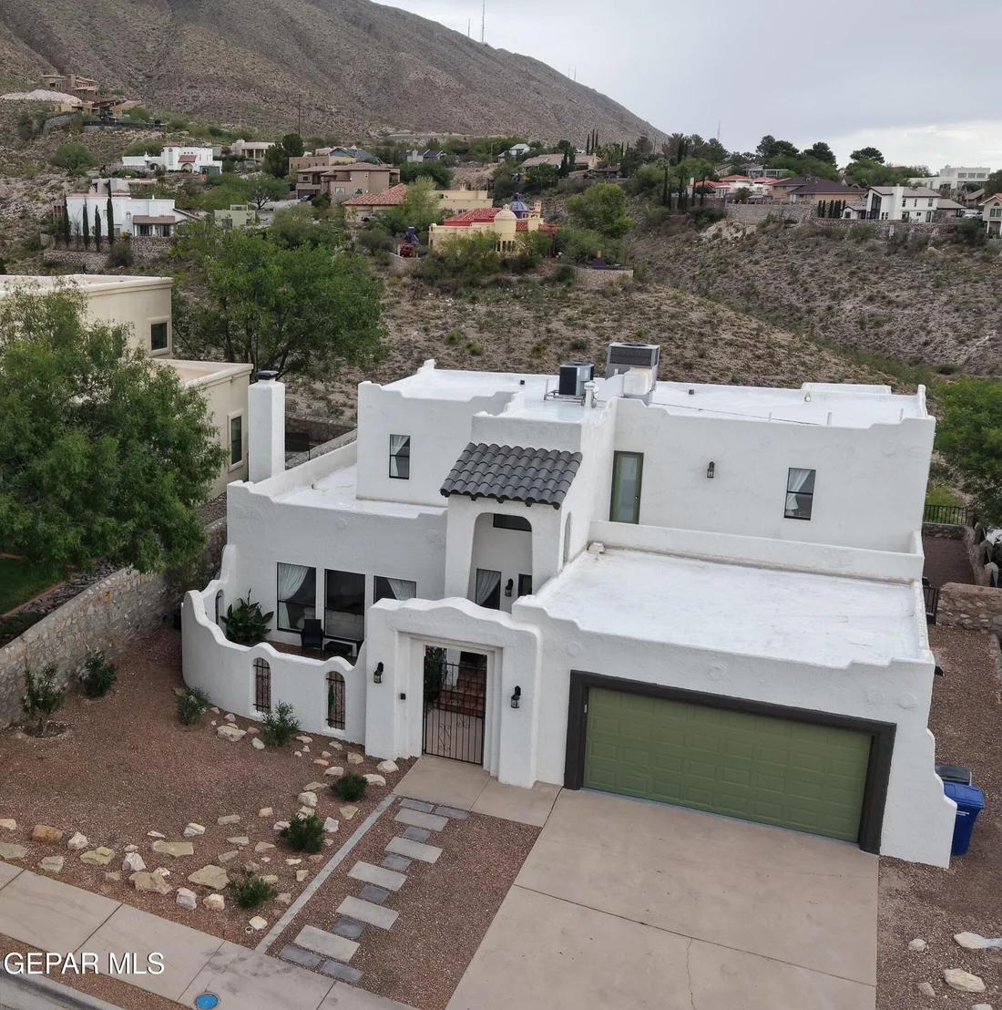 Photo of 656 MOONDALE Drive