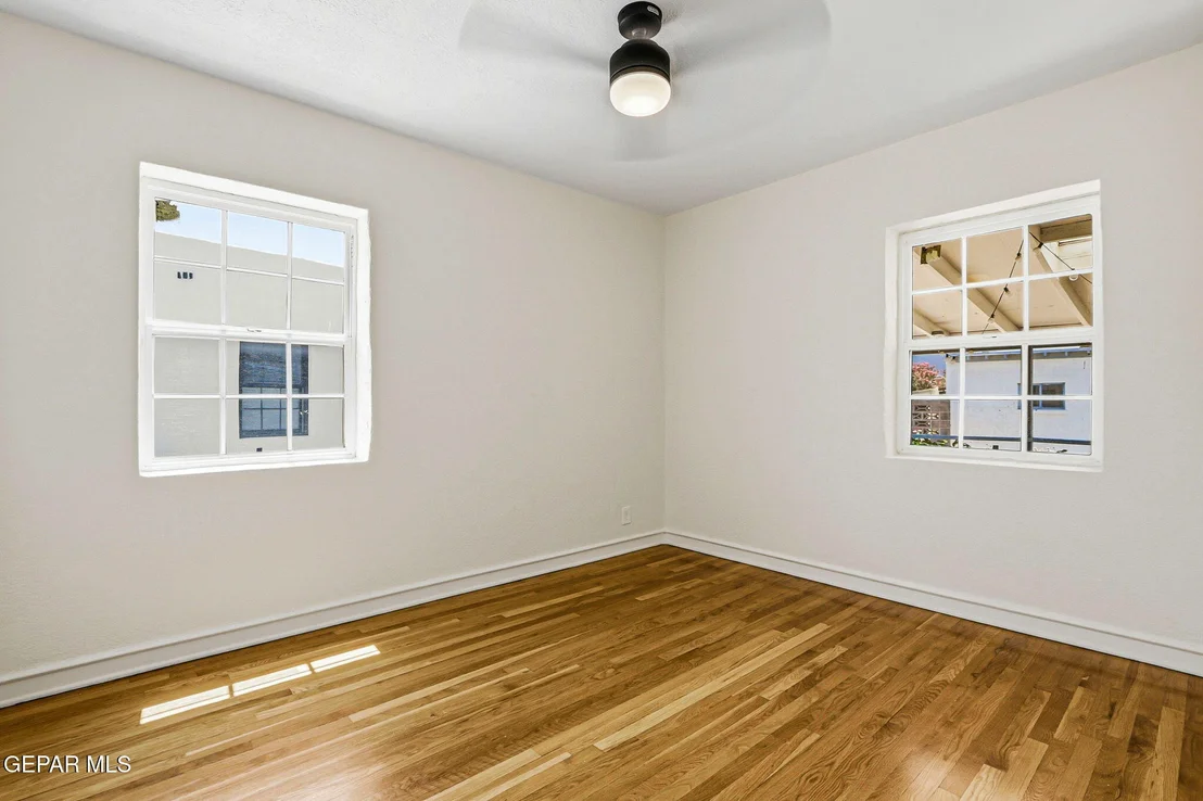 Photo of 2037 CRESCENT Circle