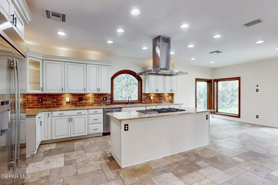 Photo of 633 WILD WILLOW Drive