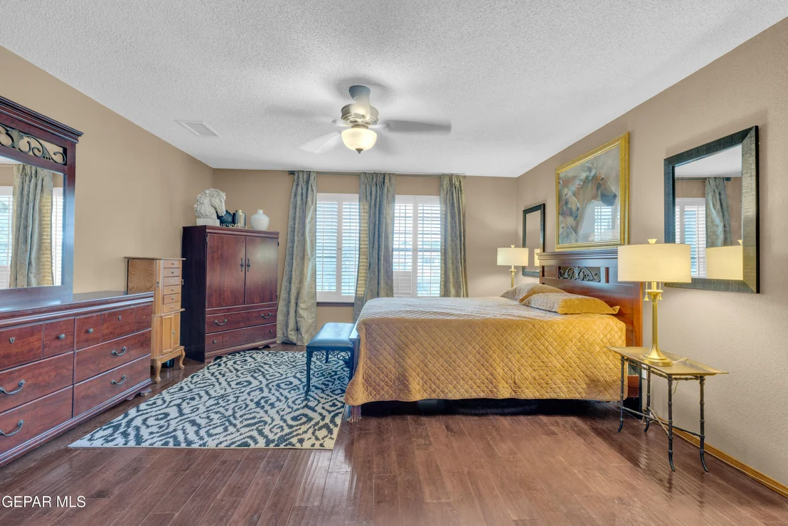 Photo of 2121 GREENLEE Drive