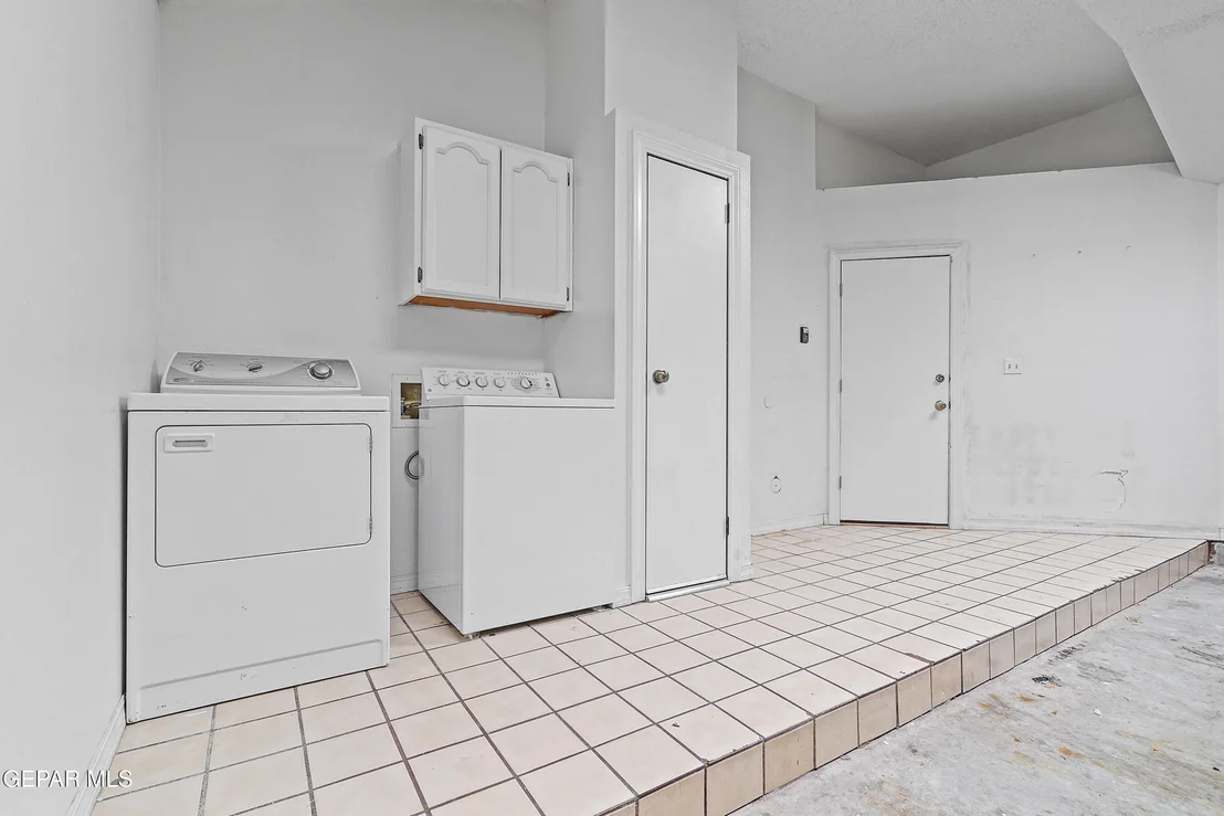 Photo of 6860 RIDGE TOP Drive