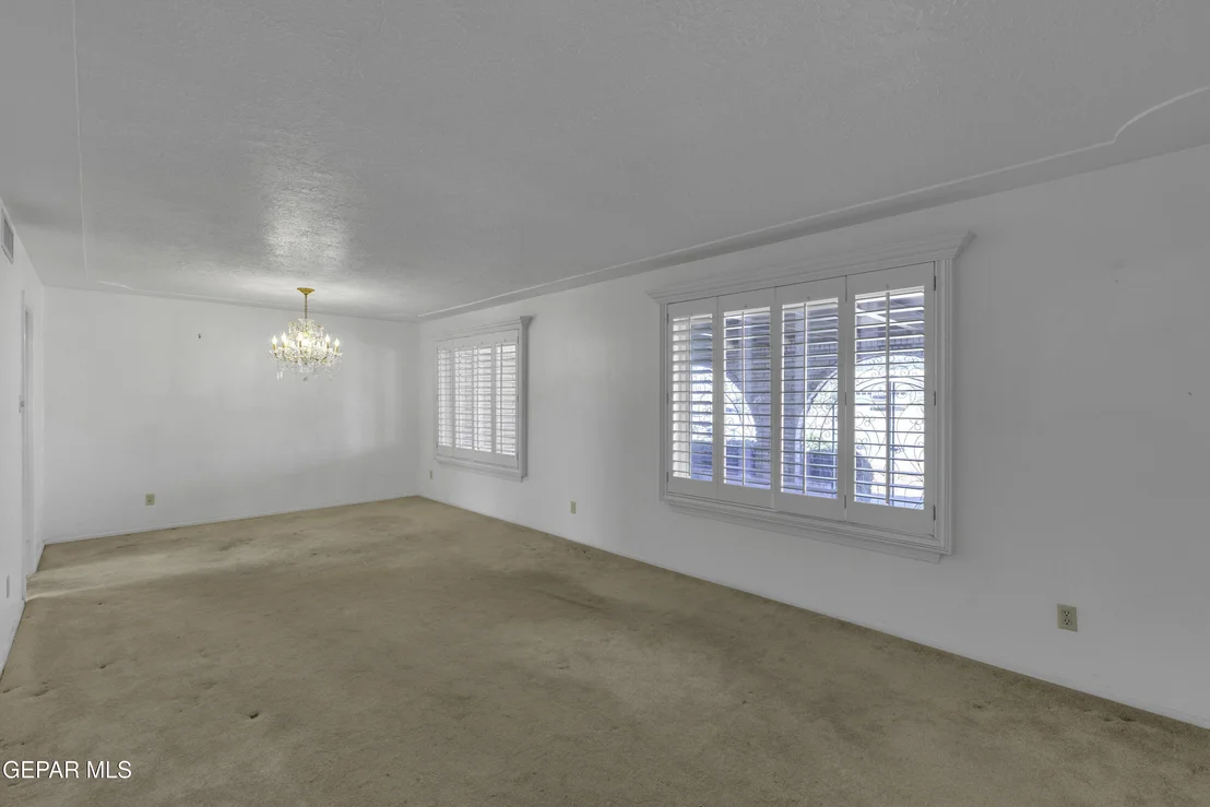 Photo of 612 SOMERSET Drive