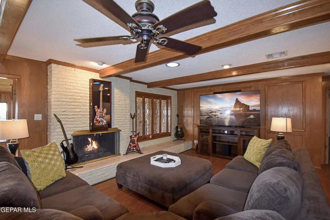 Photo of 849 River Oaks Drive