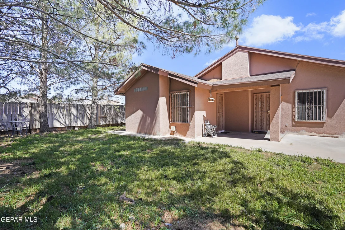 Photo of 5984 CHIPPENDALE Avenue
