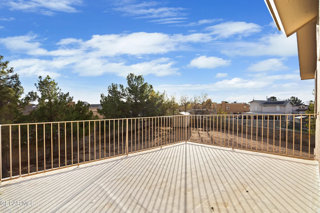 Photo of 3085 KINGS CROWN Place