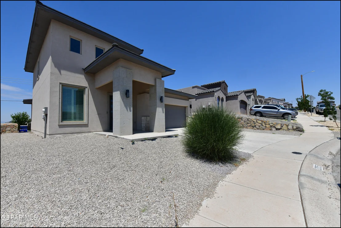 Photo of 205 ANGLESY Place