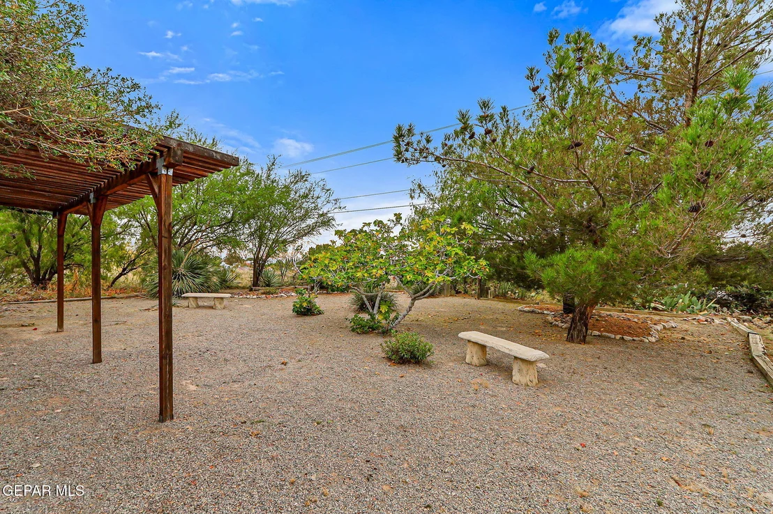 Photo of 1039 LOS JARDINES Circle