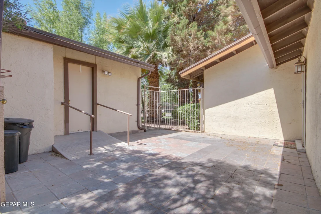 Photo of 10641 PARK VIEW Circle
