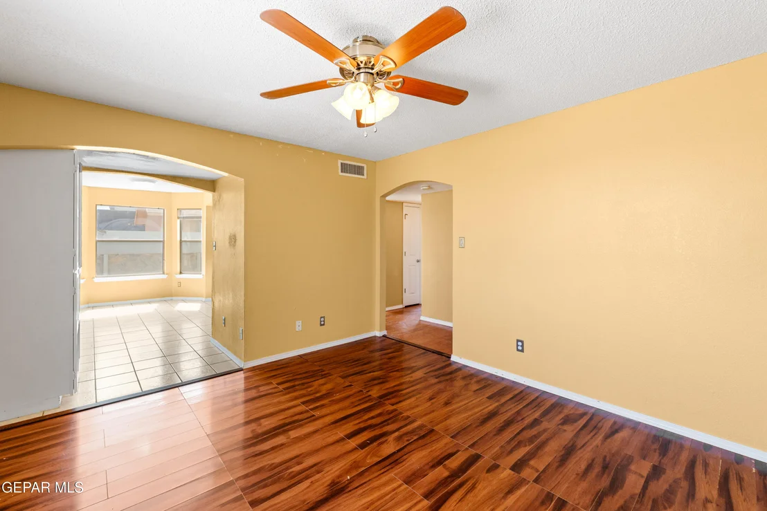 Photo of 6233 Kings Bridge Drive