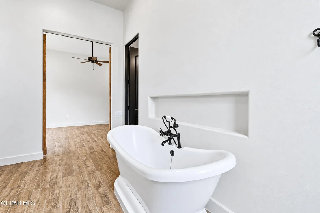 Photo of 5617 RIVER RUN Street