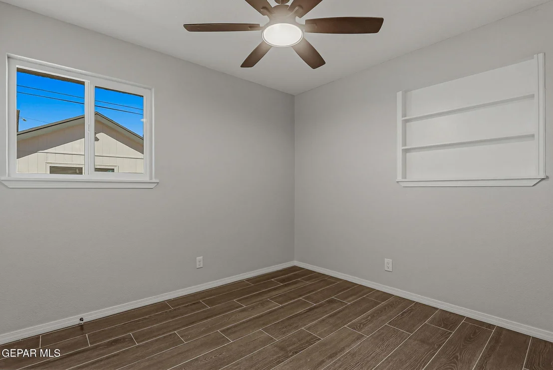 Photo of 261 GLADYS Avenue