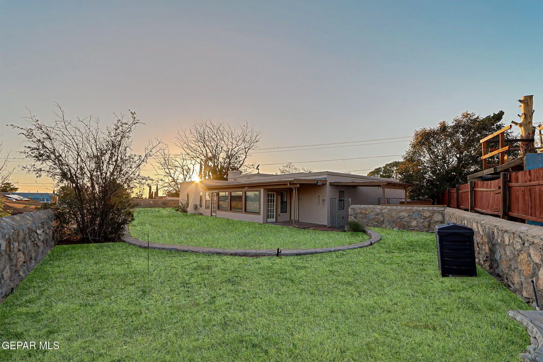 Photo of 836 ESPOLON Drive