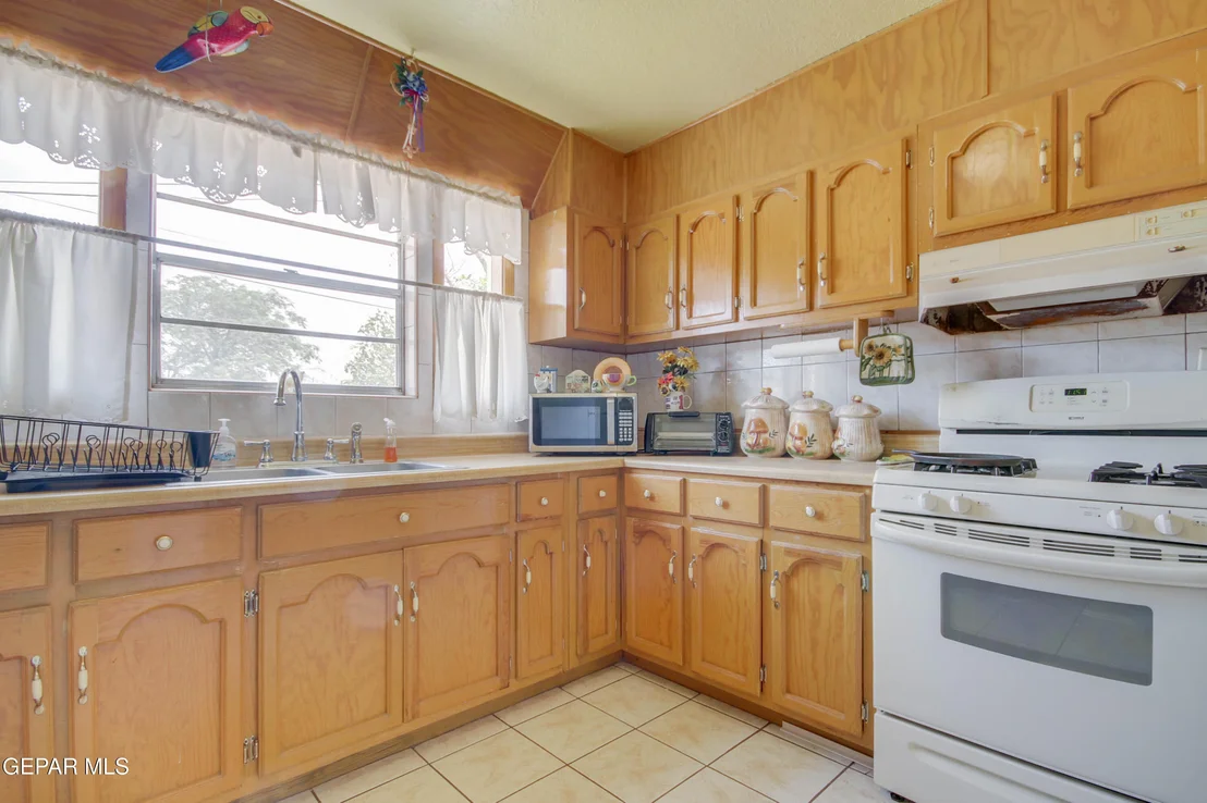 Photo of 3605 TYLER Avenue