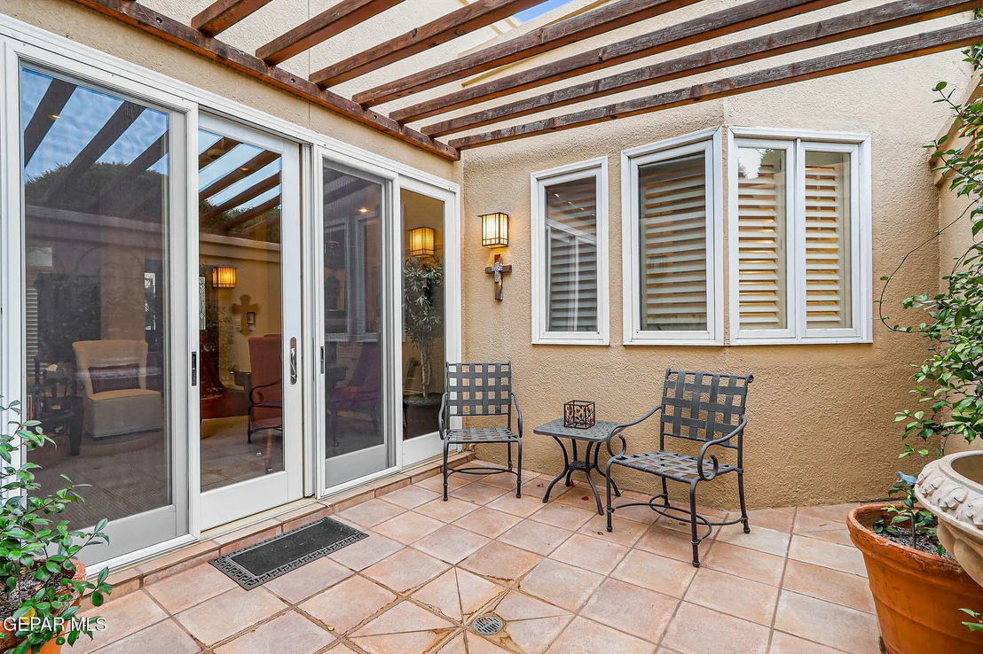 Photo of 1039 LOS JARDINES Circle