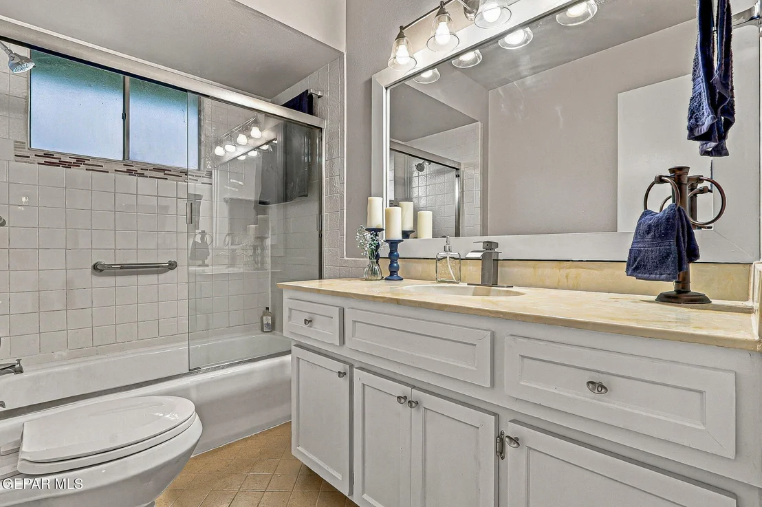 Photo of 220 SERRANIA Drive