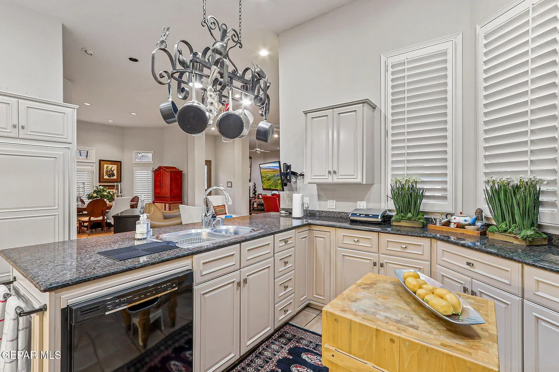 Photo of 1039 LOS JARDINES Circle