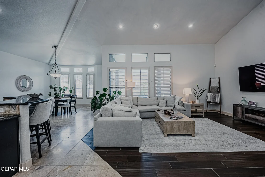 Photo of 6236 FRANKLIN HAWK Avenue