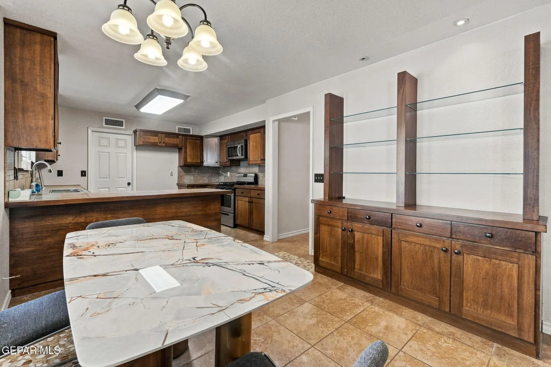 Photo of 860 HEMPSTEAD Drive
