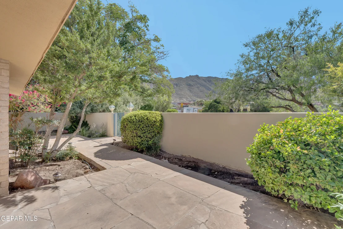 Photo of 913 THUNDERBIRD Drive