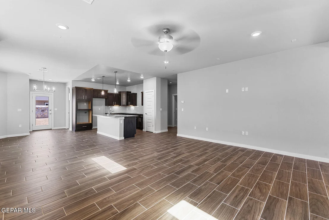 Photo of 937 Nayland Place