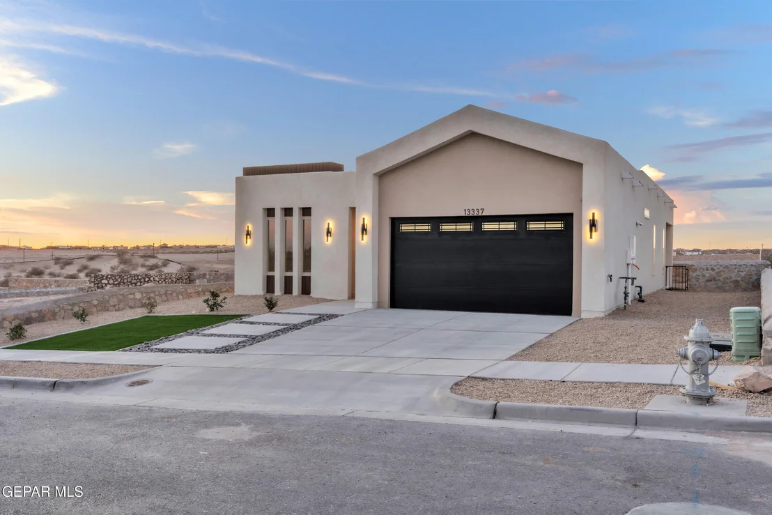 Photo of 621 Paseo de la Reina Street