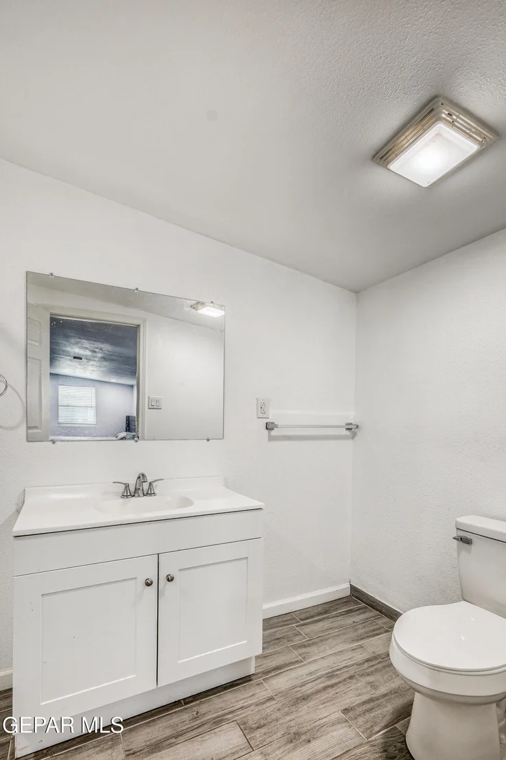 Photo of 232 E BORDERLAND Road