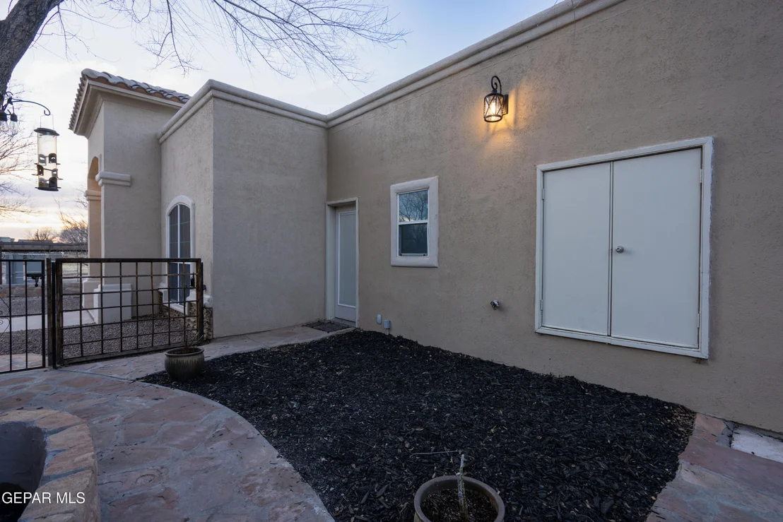 Photo of 1045 MAXIMO Street