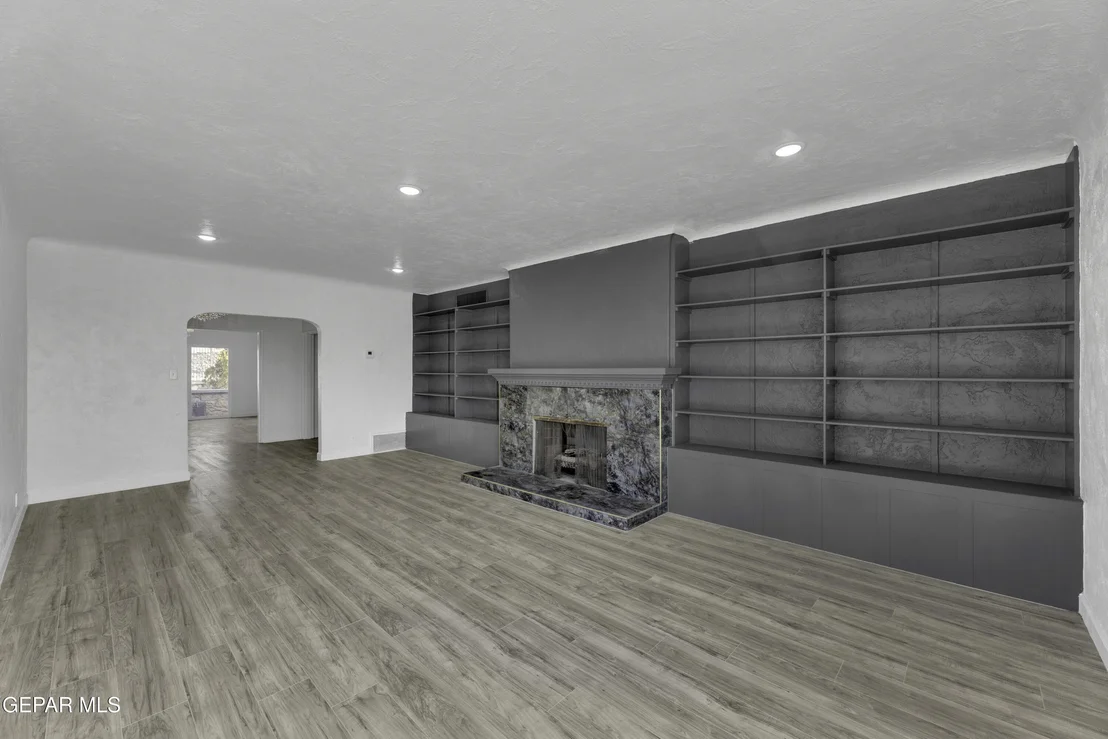 Photo of 2500 HAWLEY Circle