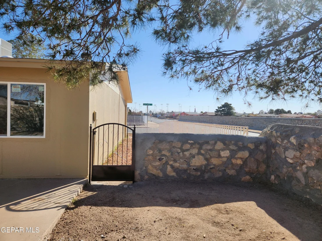Photo of 901 CARLOTTA Drive