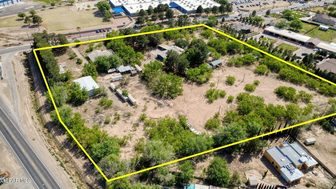 Photo of 587 BAUMAN Road