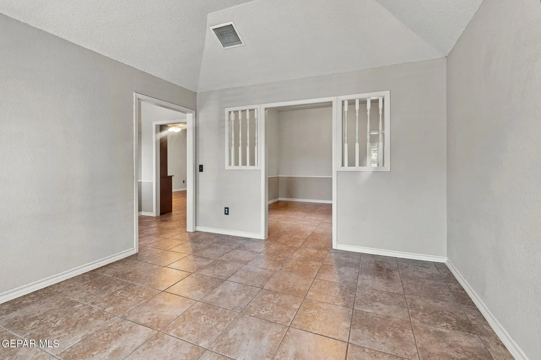 Photo of 860 HEMPSTEAD Drive